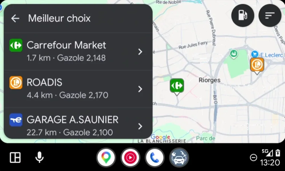 Carte des stations-service à proximité dans Android Auto.